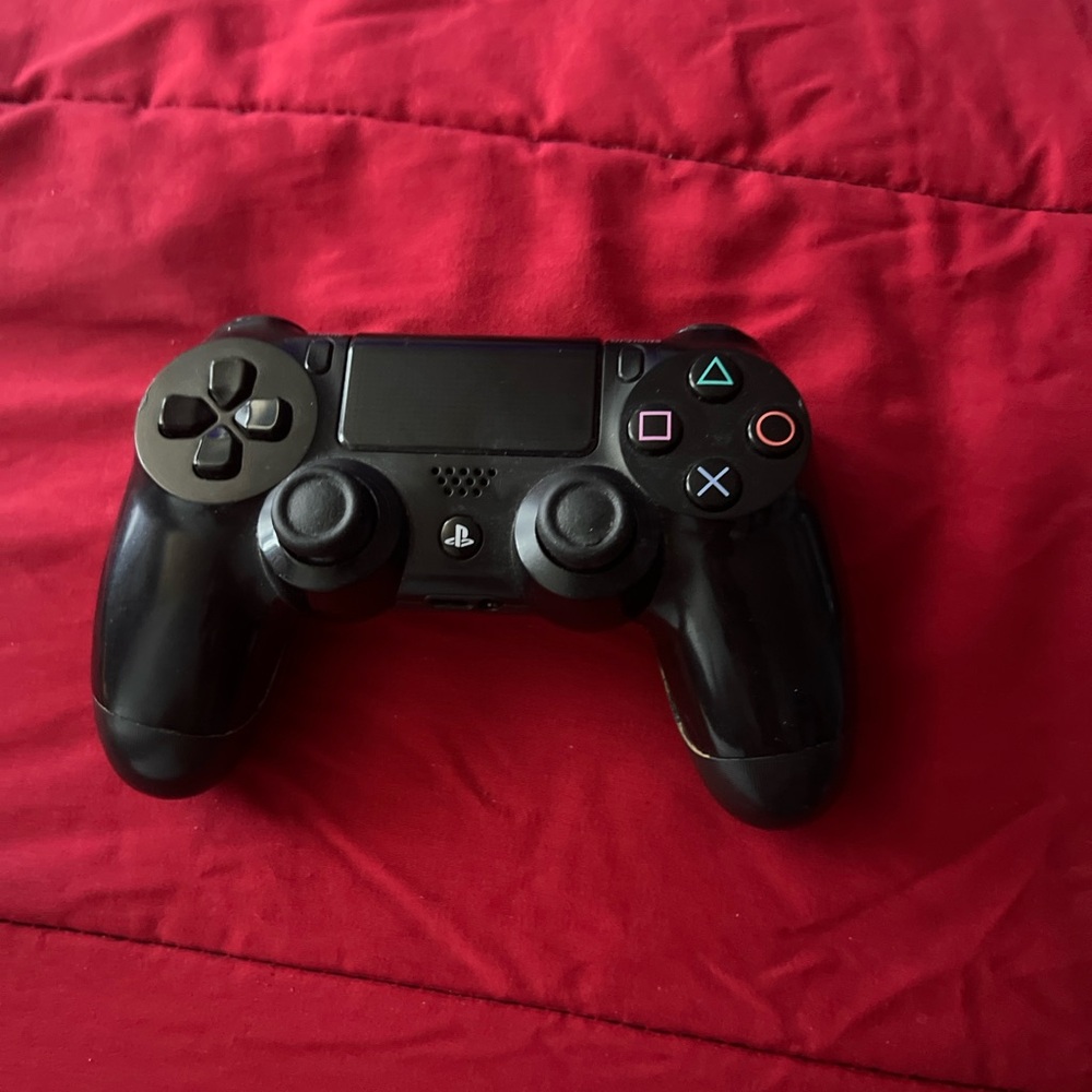 PS4 controller